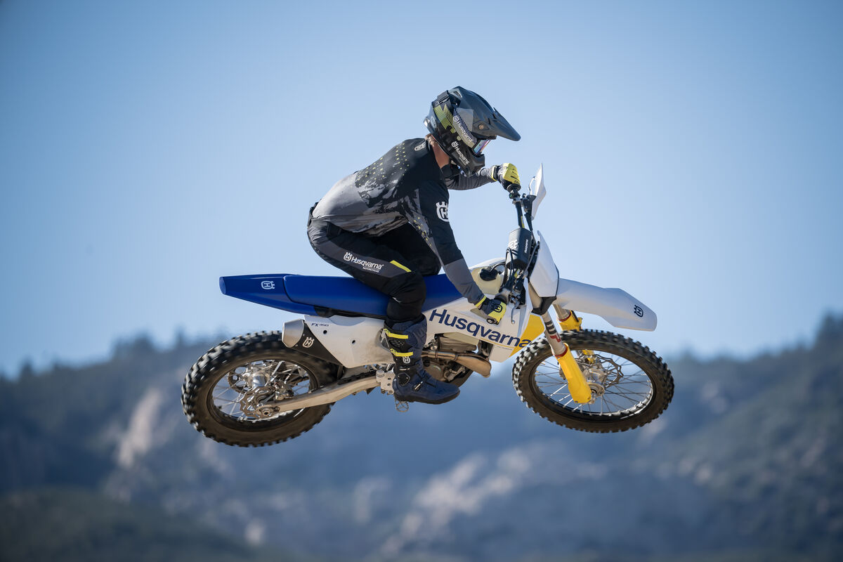203920_FX 350 2027 - Action