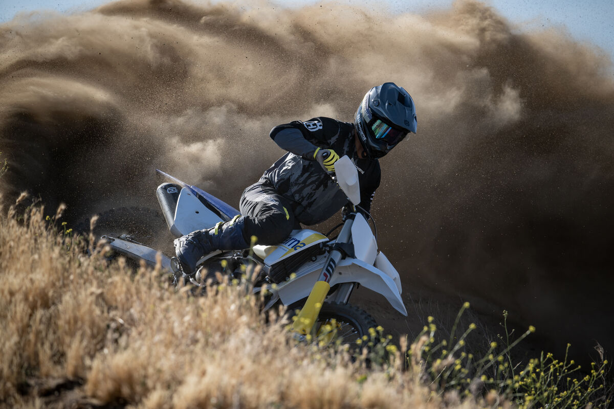 203919_FX 350 2027 - Action