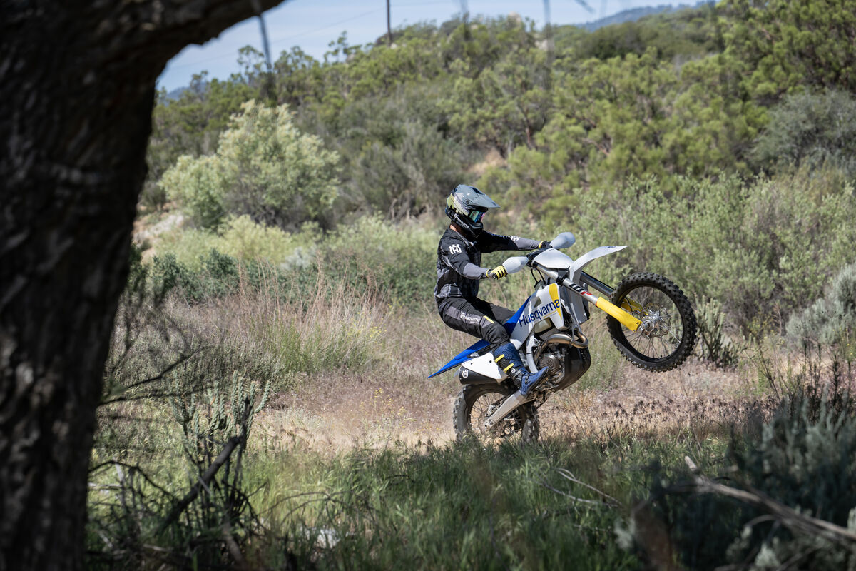 203904_FX 350 2027 - Action