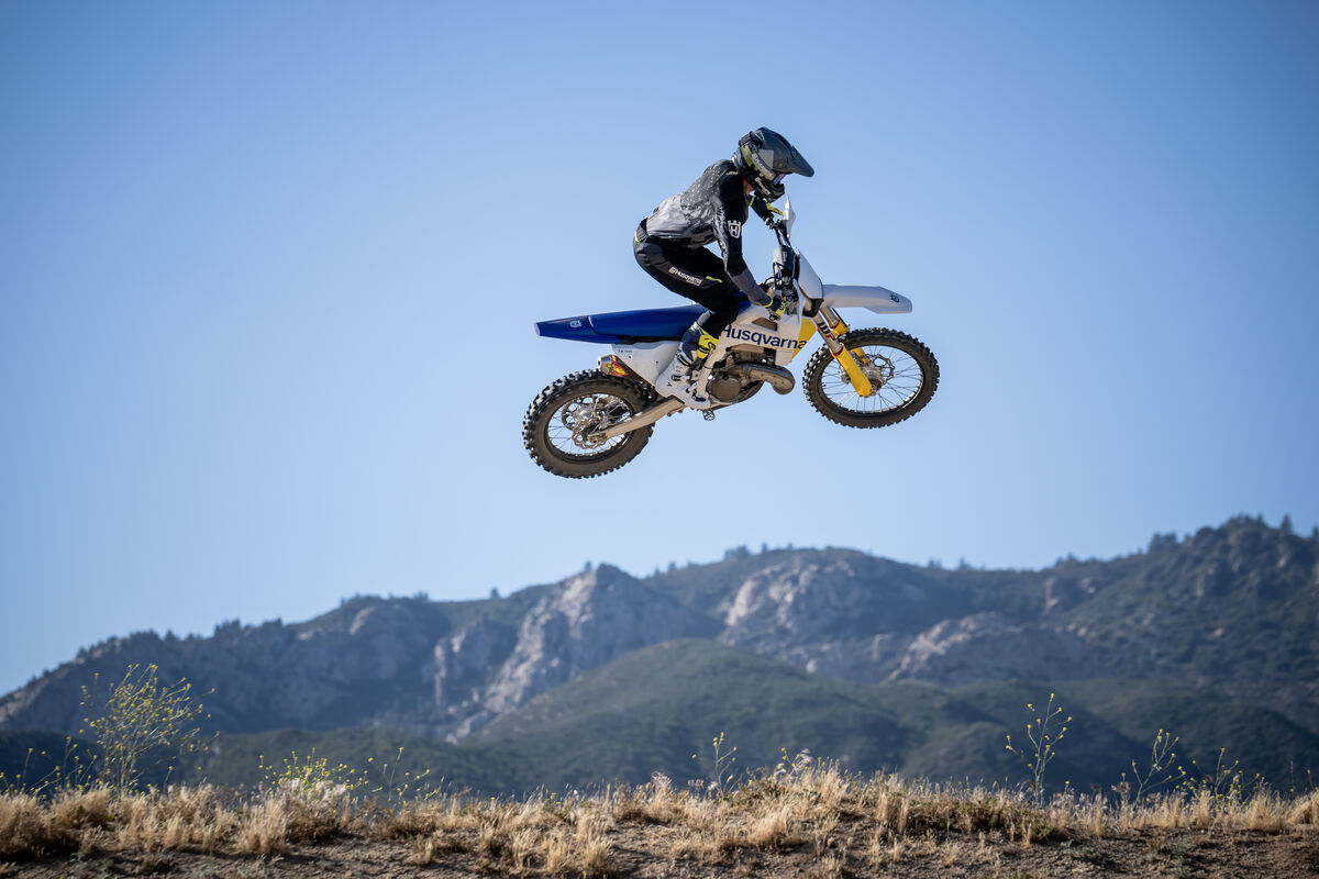 203885_TX 300 2027 - ACTION