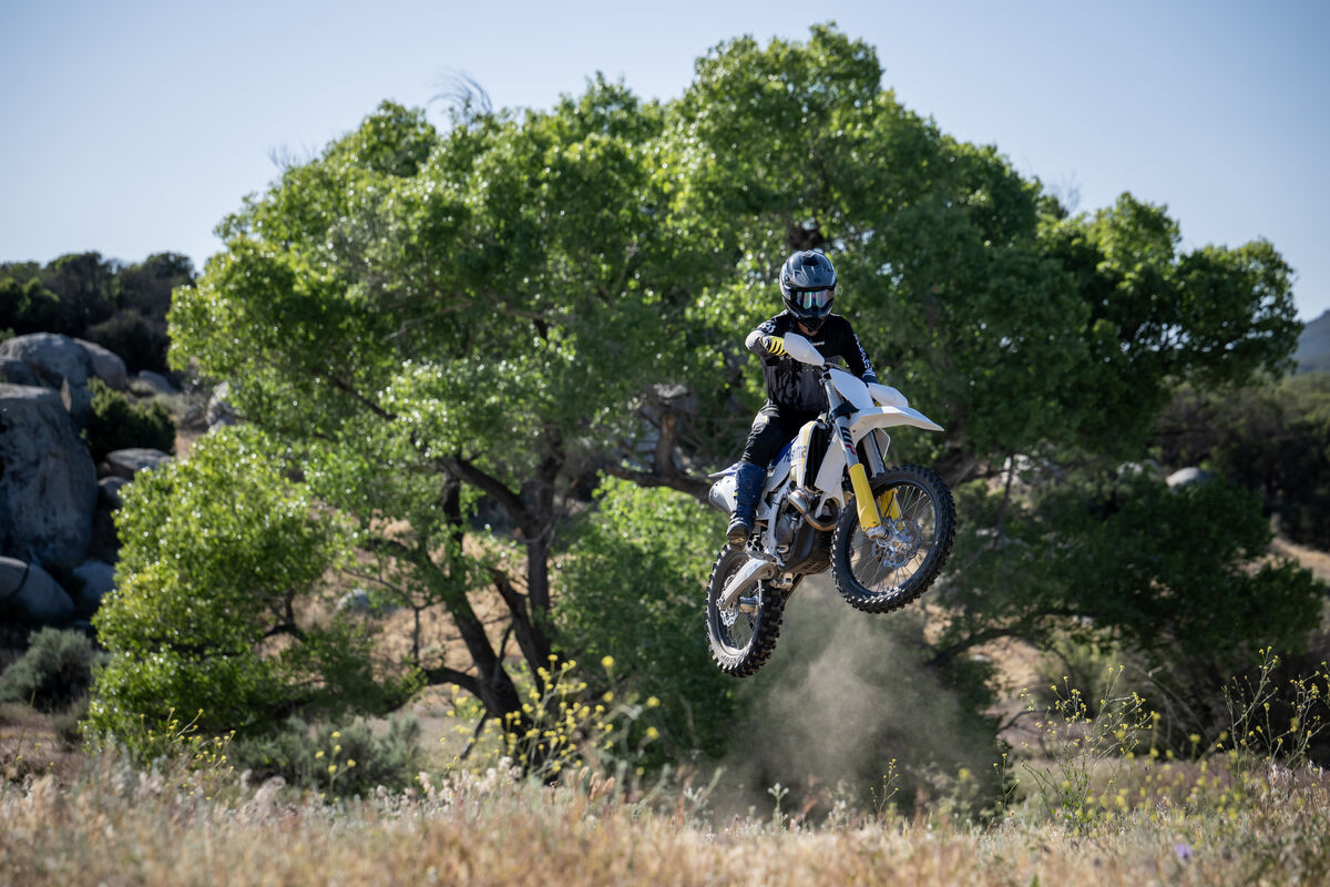 203911_FX 350 2027 - Action