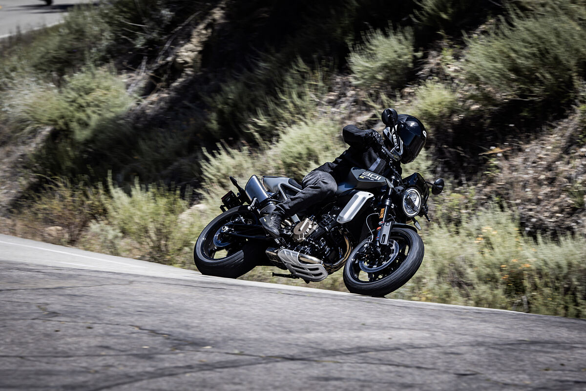 204216_Svartpilen 801 SE MY26