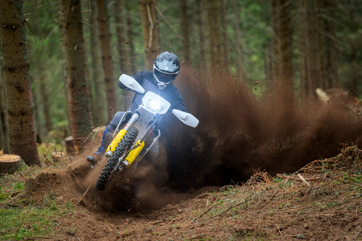 204638_TE 300 2027_Action