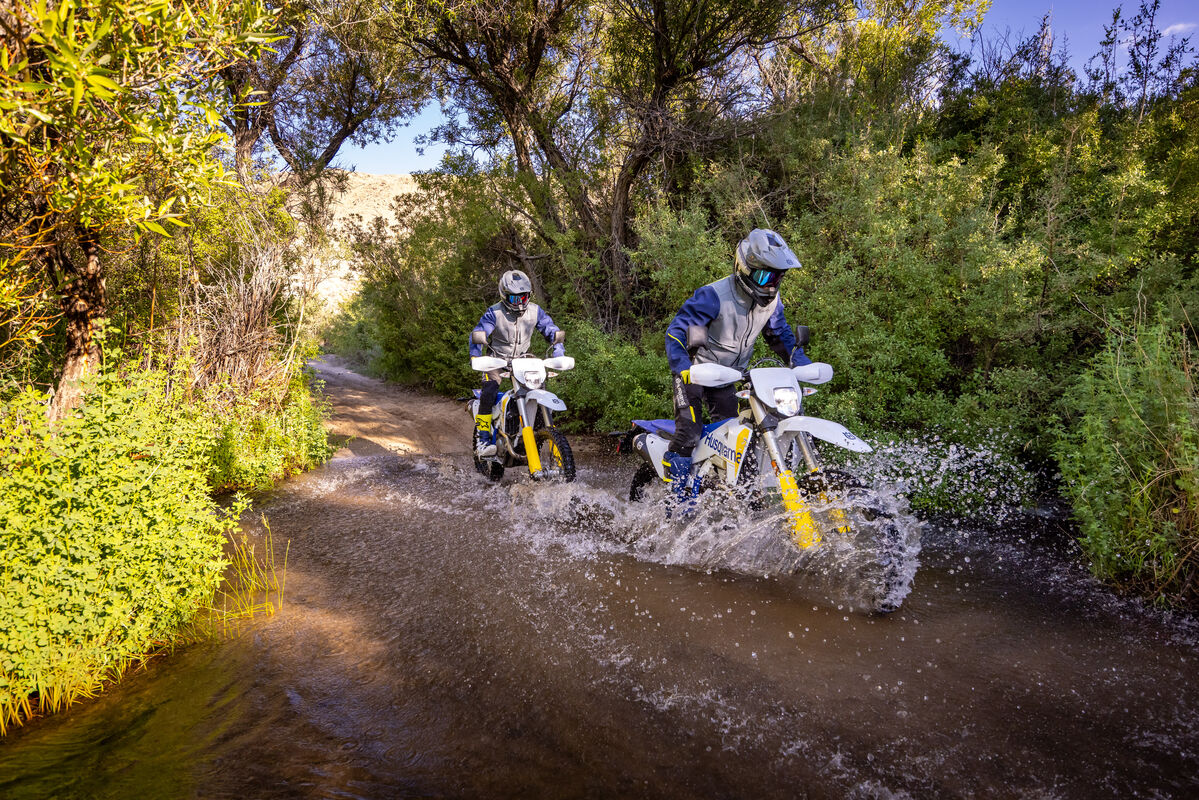 205852_FE 501s _ FE 350s 2027_US_Action