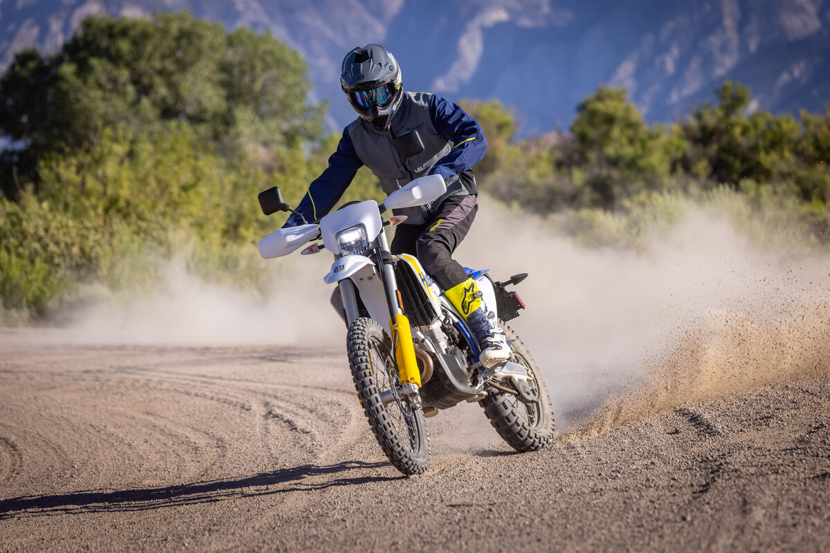 205843_FE 501s 2027_US_Action