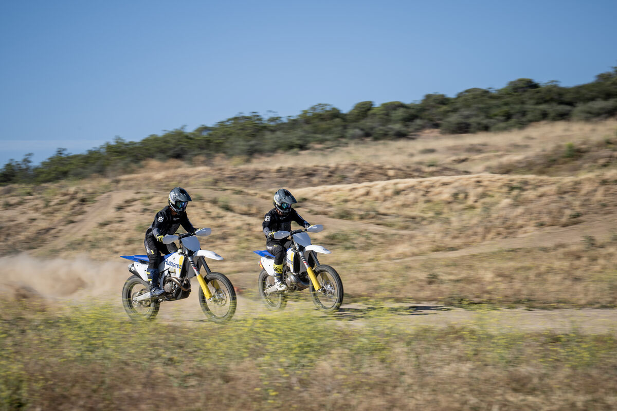 203898_TX 300 _ FX 350 2027 - Action