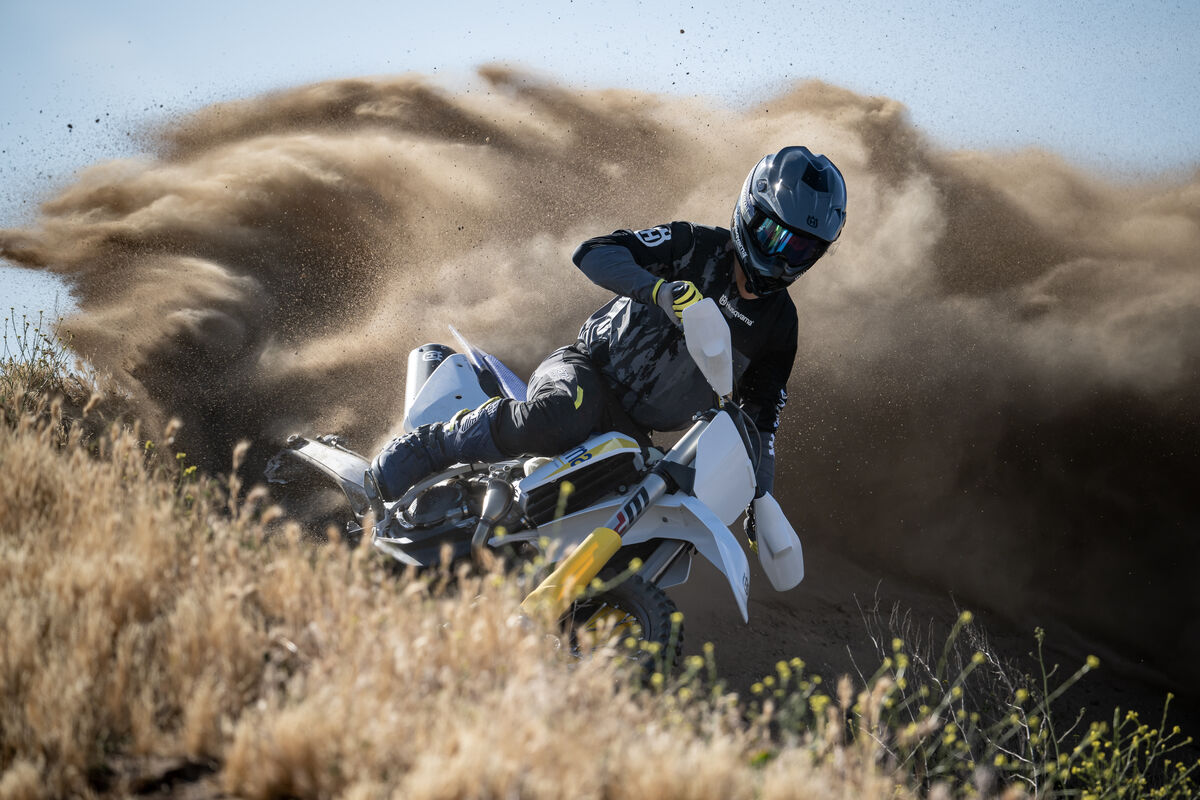 203918_FX 350 2027 - Action