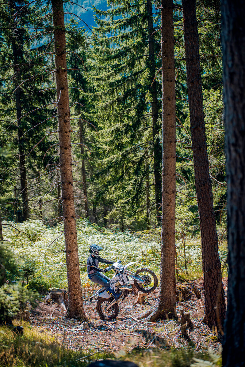 208371_TE 300 PRO 2027