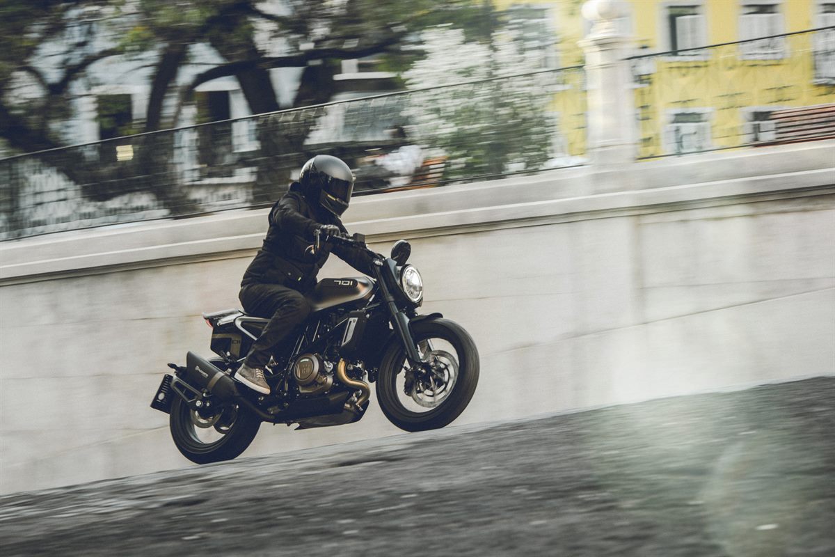 58877_Svartpilen 701 Style