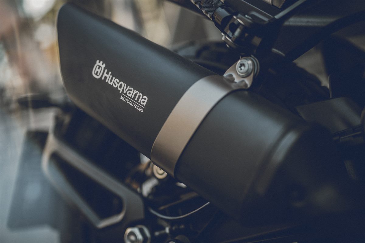 57932_Svartpilen 701 Style