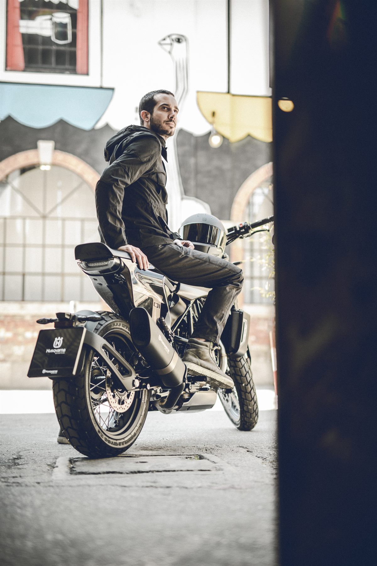 58001_Svartpilen 701 Style