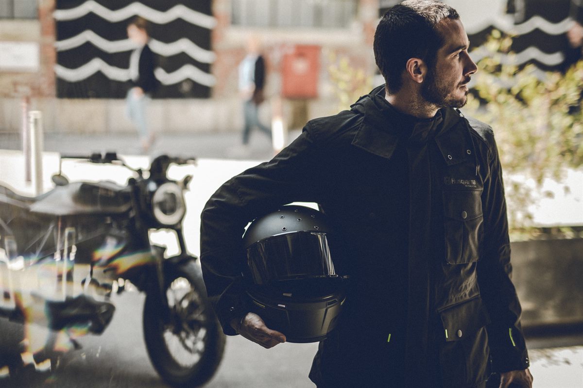 58011_Svartpilen 701 Style