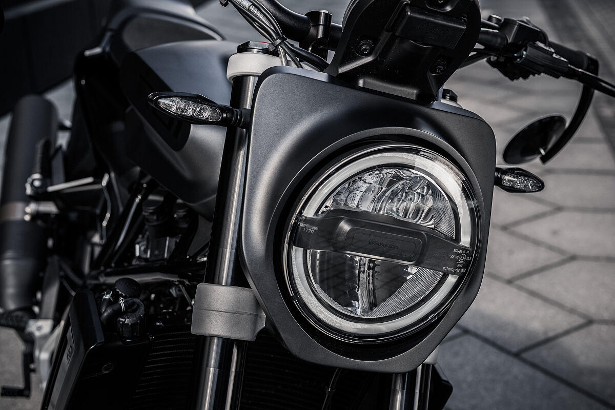 SVARTPILEN 701_HEADLIGHT