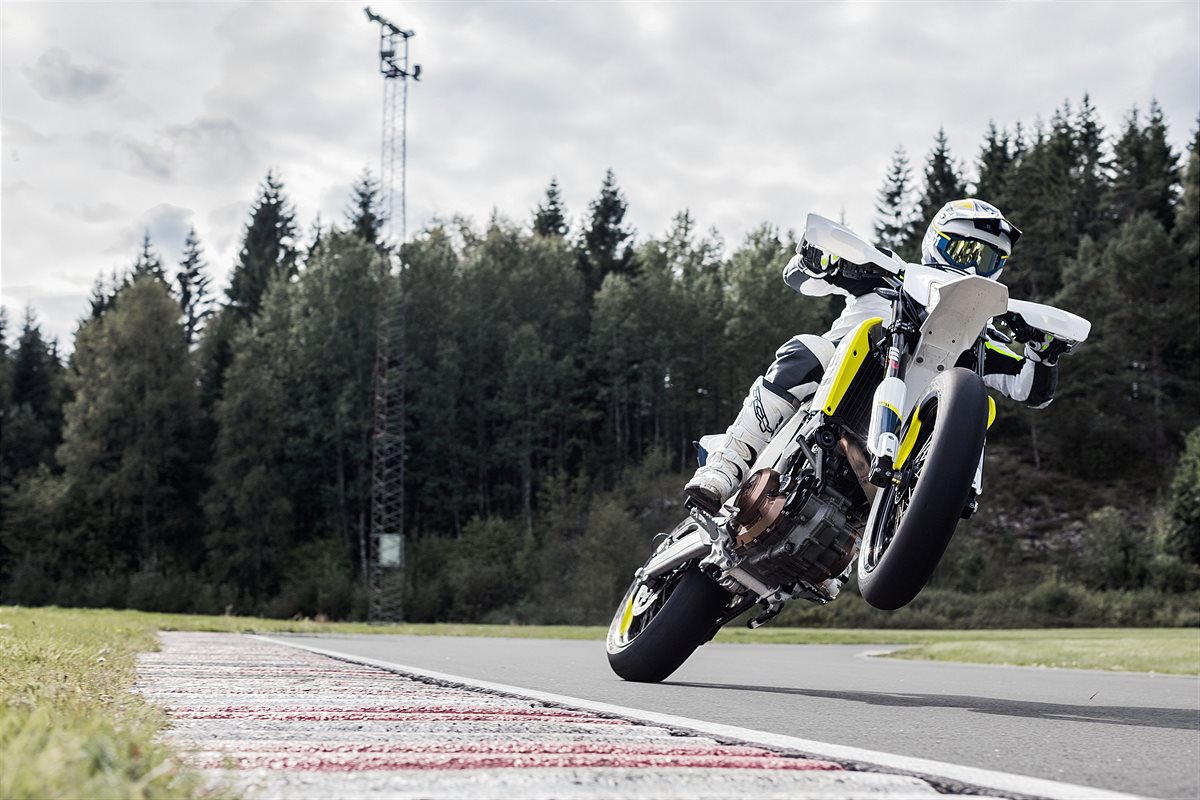 701 SUPERMOTO
