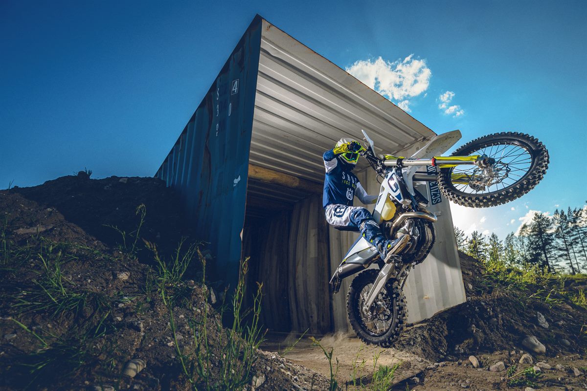 HUSQVARNA MOTORCYCLES REPLICA FLASH COLLECTION 2019 BY SHOT 