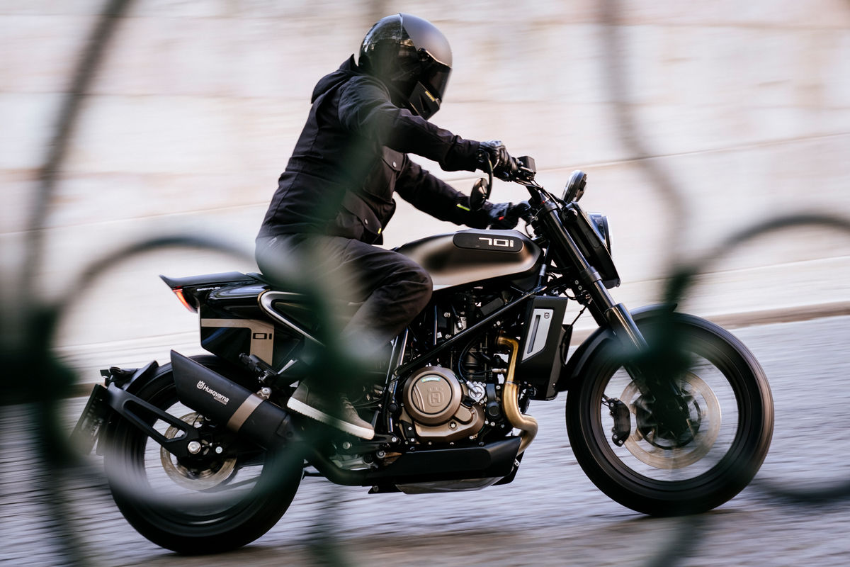 SVARTPILEN 701 STYLE ACTION