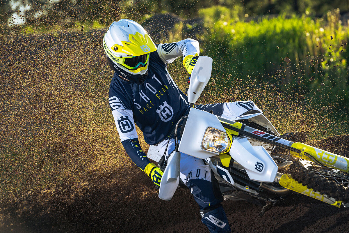 61522_HUSQVARNA MOTORCYCLES REPLICA FLASH COLLECTION 2019 BY SHOT 