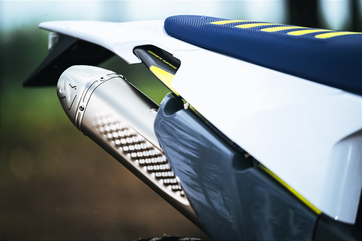 AKRAPOVIC_SLIP ON LINE - Detail (3)