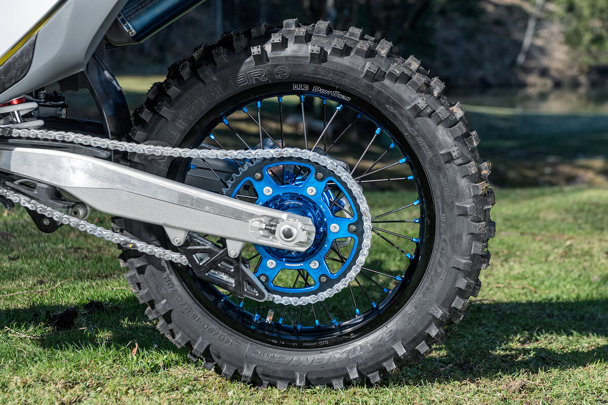 Husqvarna Technical Accessories (4) 3999x2666