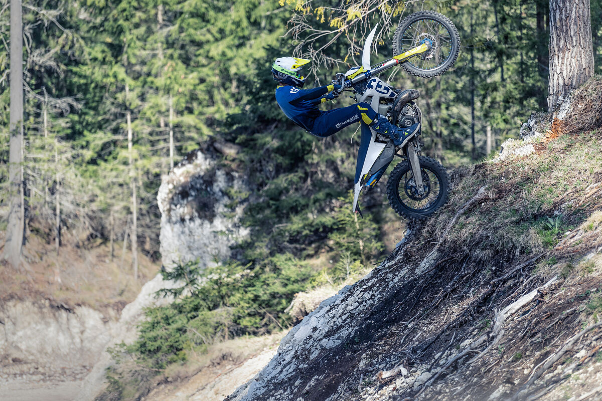 TE 300i (8) 3999x2666