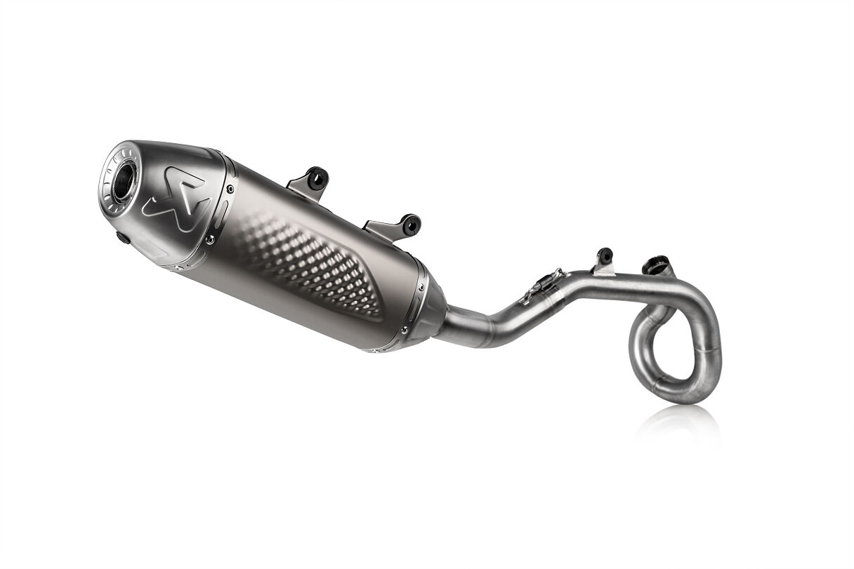 AKRAPOVIC_RACING LINE - Studio