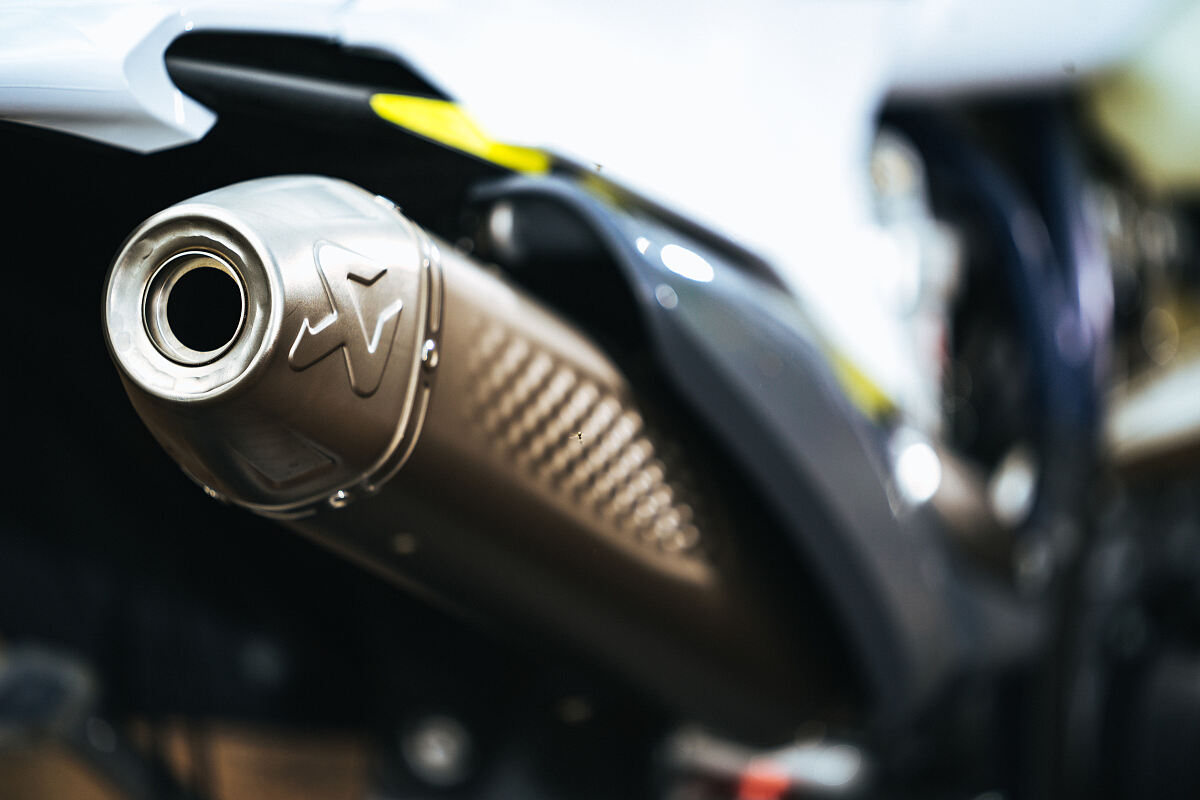 AKRAPOVIC_SLIP ON LINE - Detail (2)