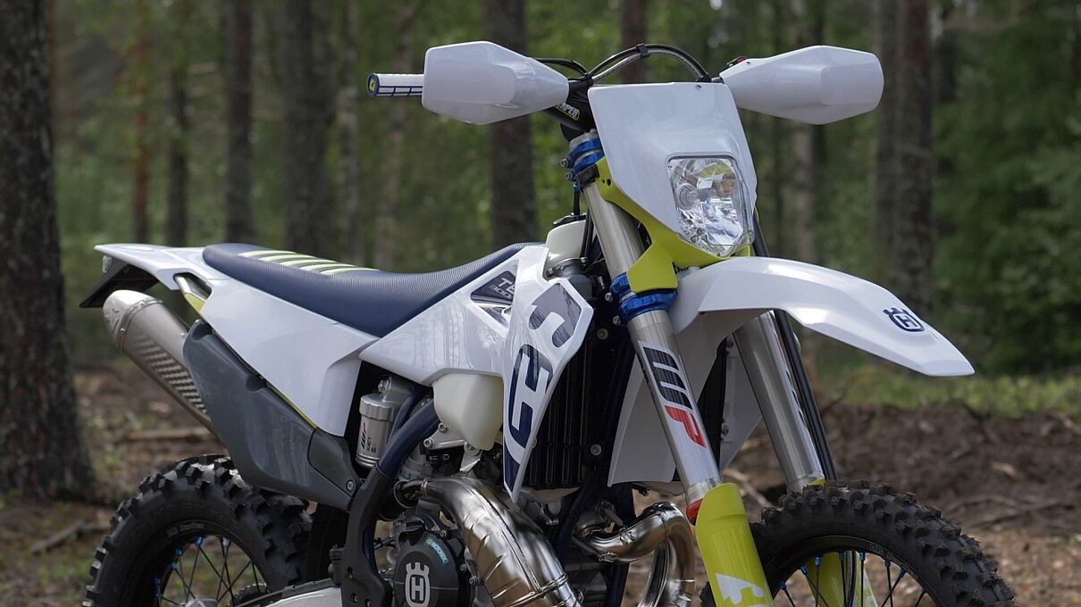 AKRAPOVIC SLIP ON LINE STATIC (4)