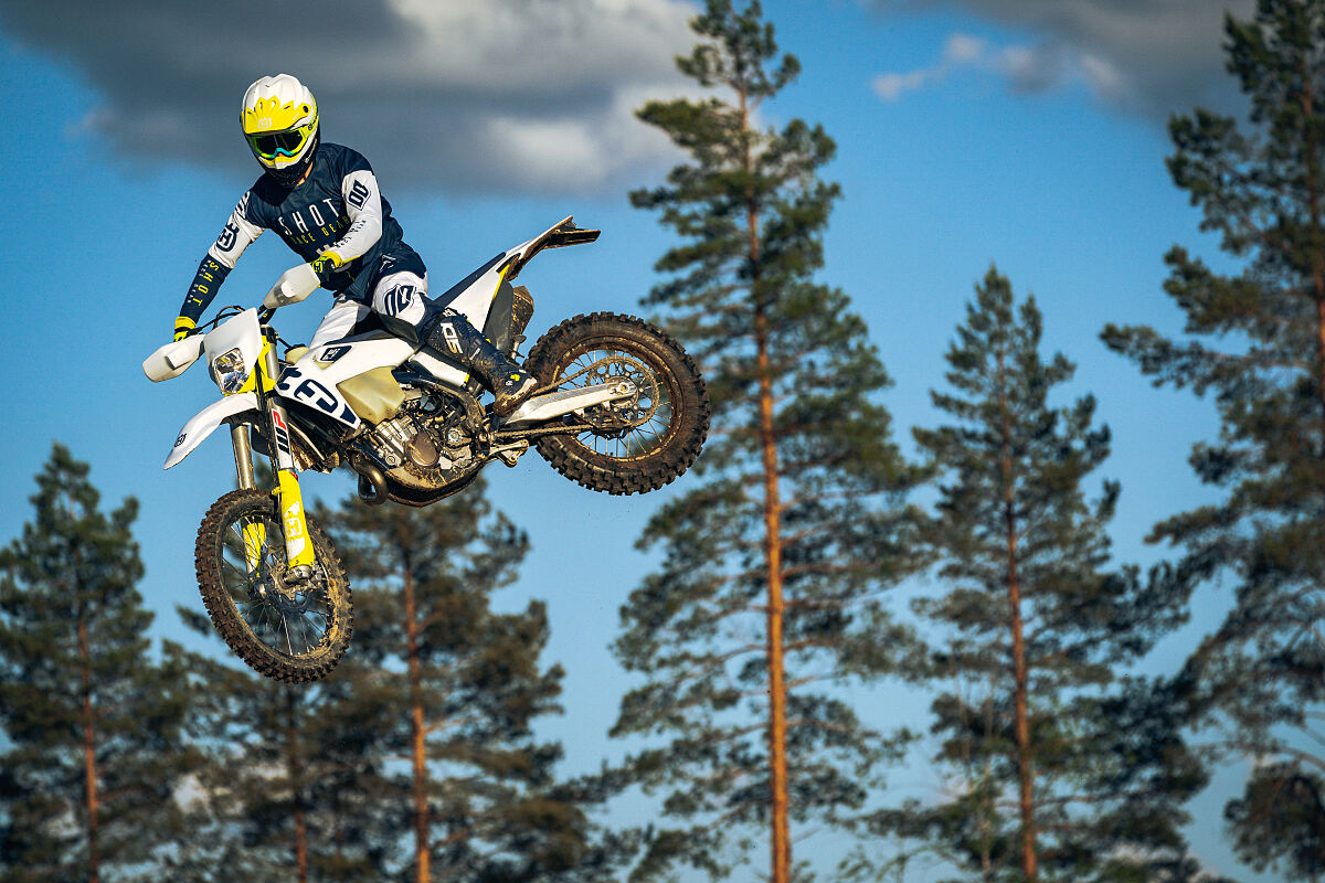 61525_HUSQVARNA MOTORCYCLES REPLICA FLASH COLLECTION 2019 BY SHOT 