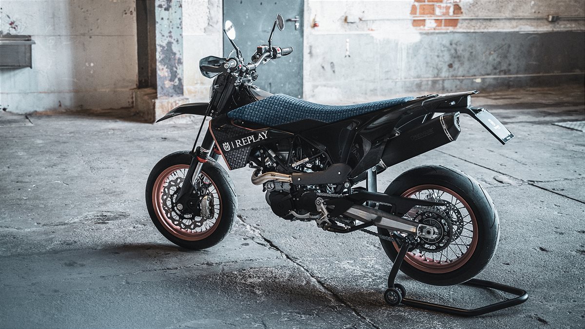 701 Supermoto Replay Limited Edition