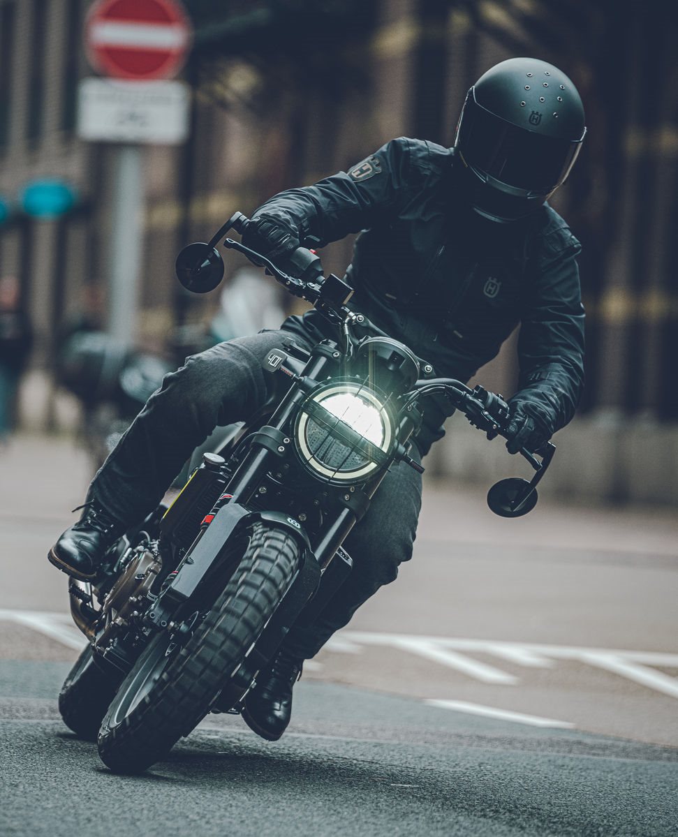 2022 Svartpilen 401