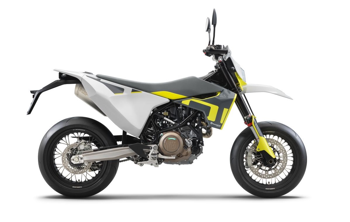 80527_701 Supermoto 90de ri MY2021_EU