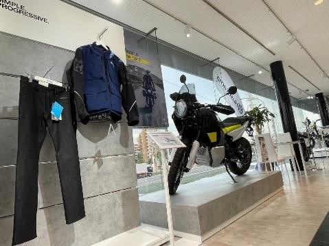 ハスクバーナ・モーターサイクルズ 千葉 店内