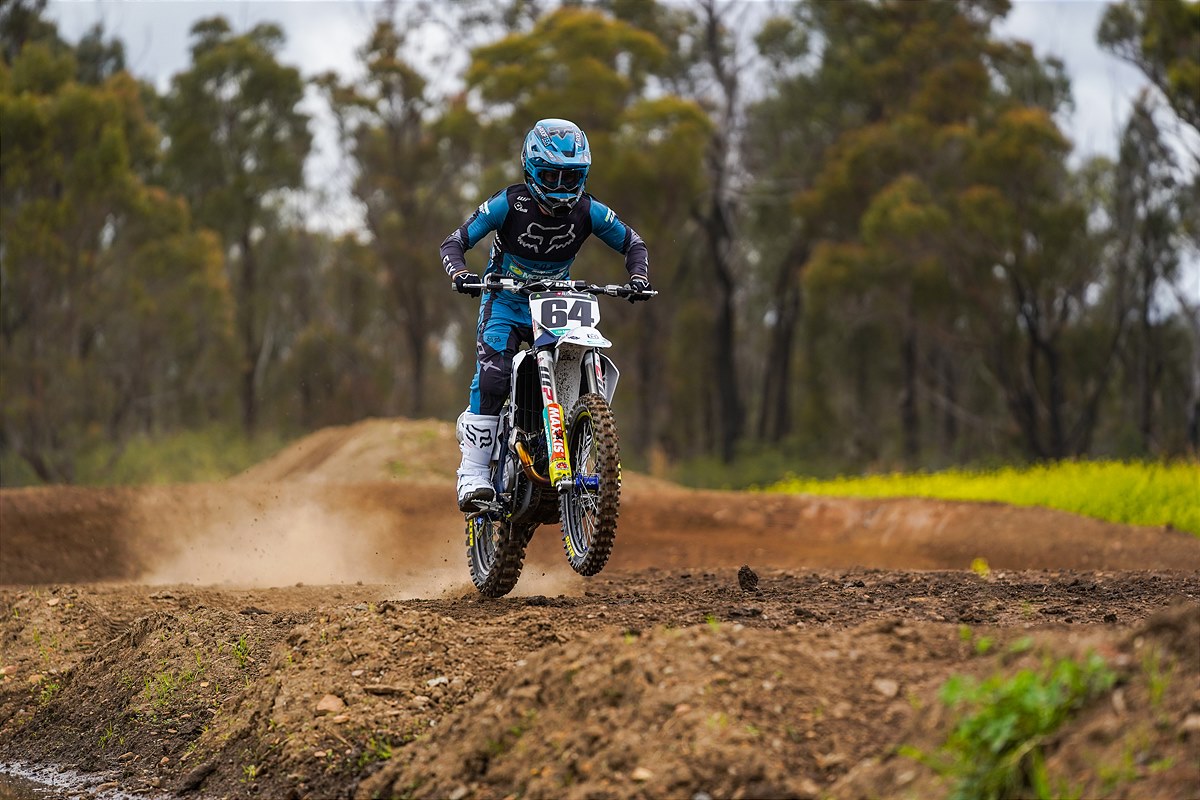 Husqvarna_Racing_Team_2022_SX_photoshoot_1