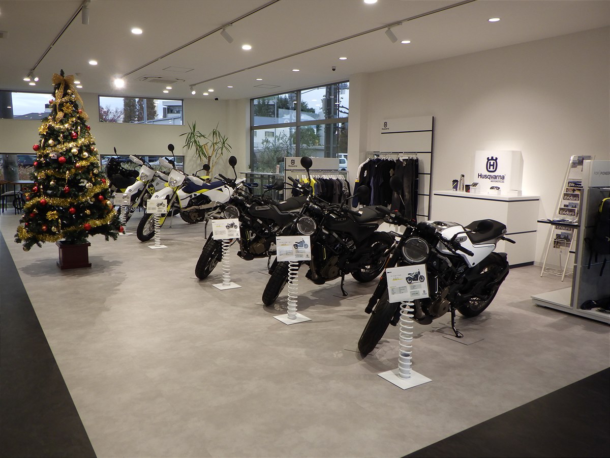ハスクバーナ・モーターサイクルズ 神戸イースト 店内
