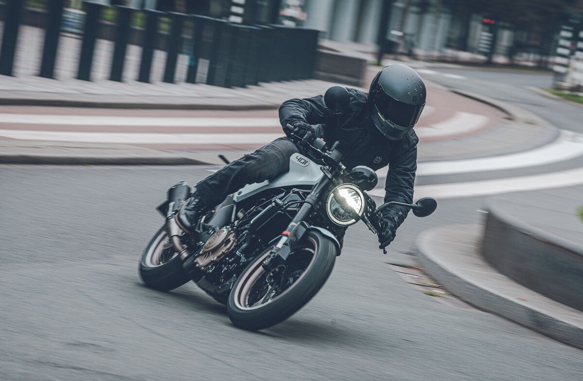 MY2022 Vitpilen 401