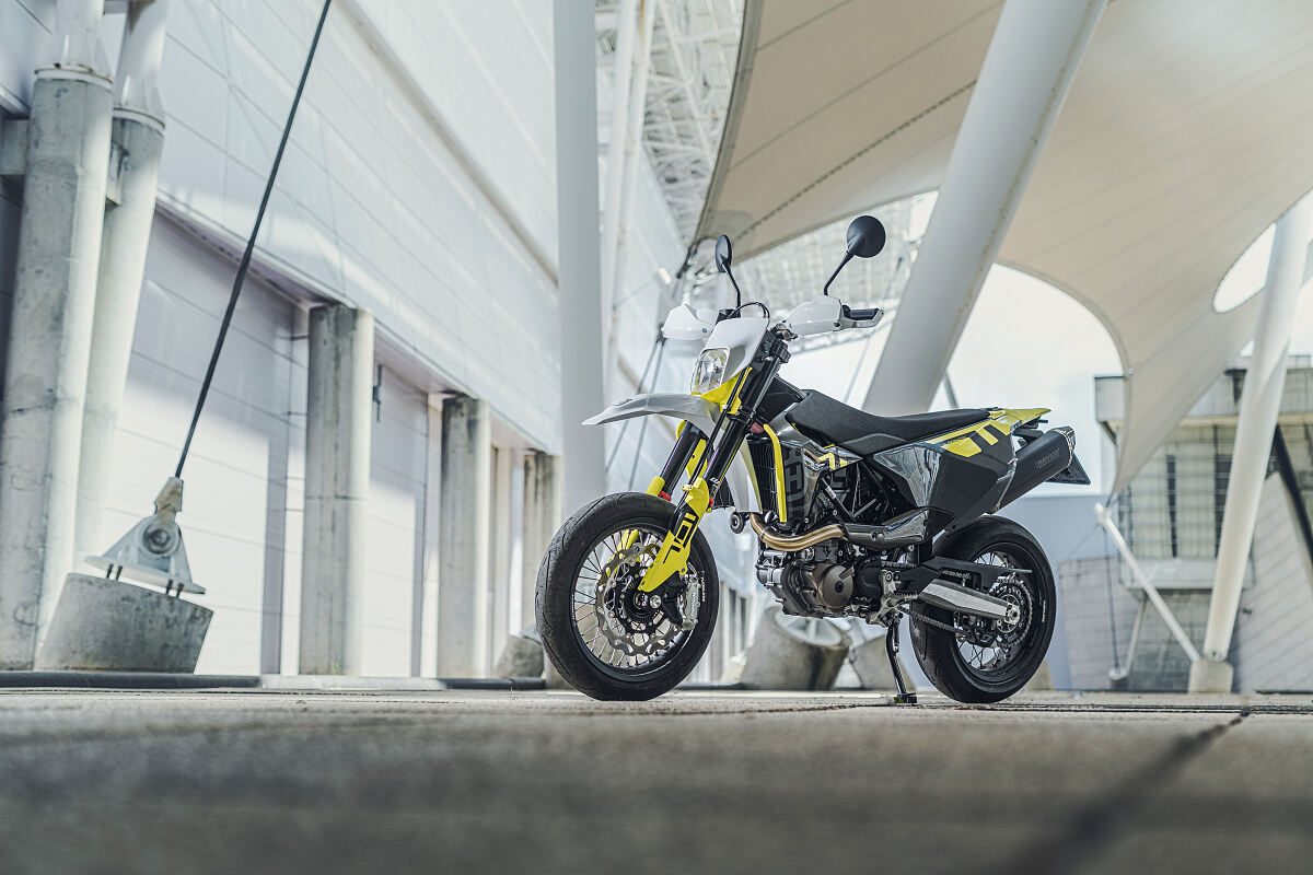 120839_701 Supermoto 2023