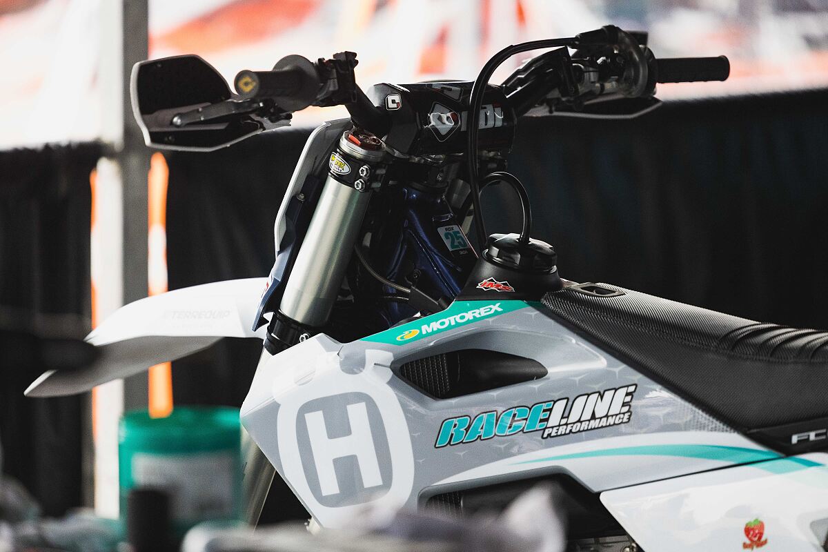 RACELINE HUSQVARNA BERRY SWEET RACING