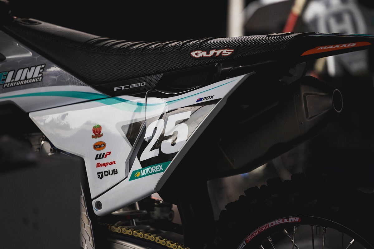 BLAKE FOX 03 - RACELINE HUSQVARNA BERRY SWEET RACING