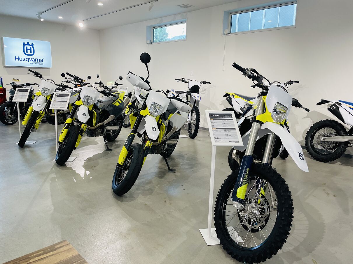 ハスクバーナ・モーターサイクルズ葛飾 店内