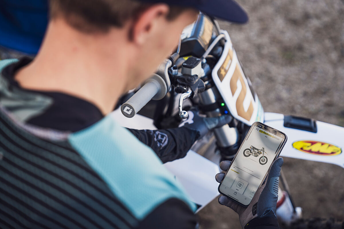 NEW CONNECTIVITY UNIT AND RIDE HUSQVARNA MOTORCYCLES APP ELEVATE OFFROAD RIDING PERFORMANCE