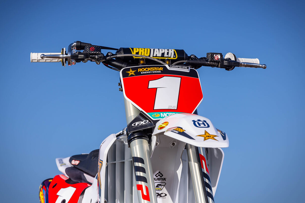 RJ Hampshire - Rockstar Energy Husqvarna Factory Racing Team 2025 (4)