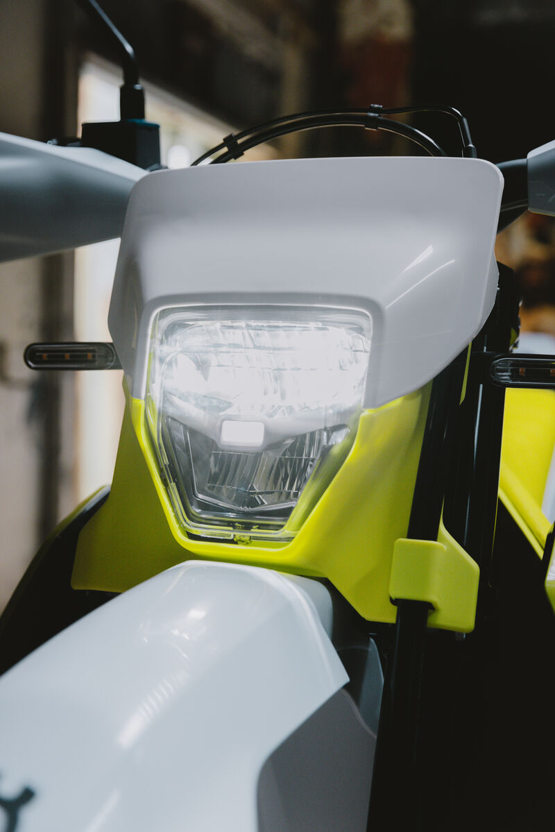 190054_HQV Supermoto 701 Static