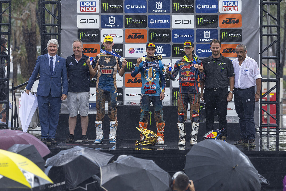 MX2podium_Australia_2025_Fullspectrum_ESZ-16483
