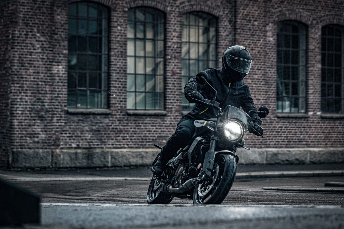 MY2024 Svartpilen 250