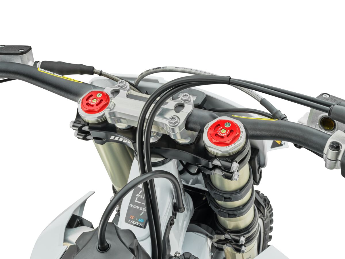 196414_MY26 HQV FC-250 FACTORY EDITION_Pro Comp fork caps