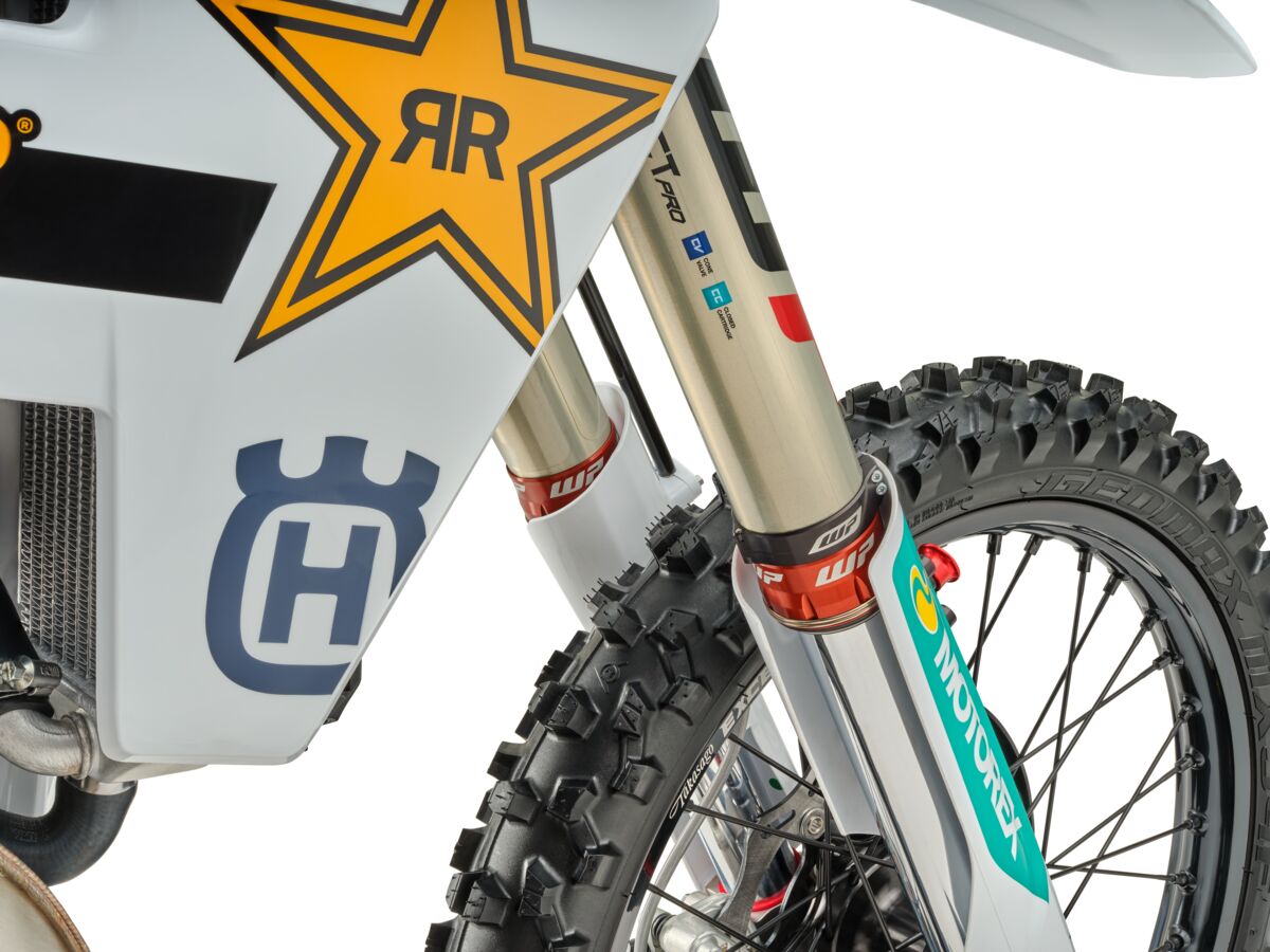 196413_MY26 HQV FC-450-250 FACTORY EDITION_Red part of the forks